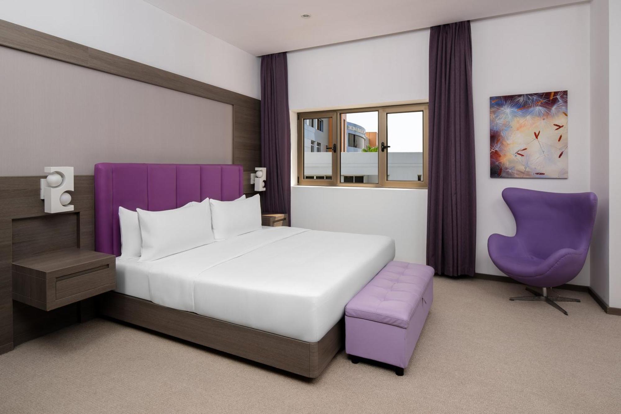 Carlton Al Moaibed Hotel Dammam Exterior foto A bedroom at the hotel