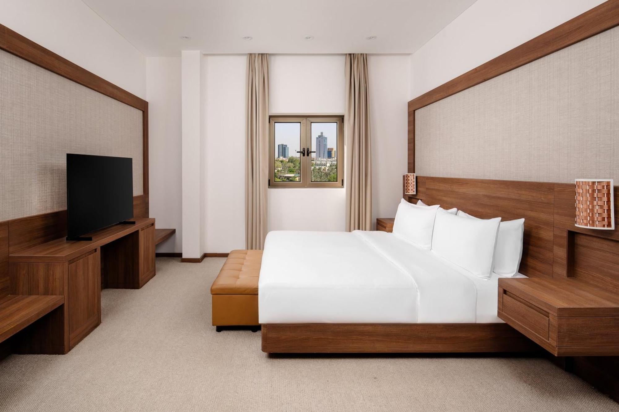 Carlton Al Moaibed Hotel Dammam Exterior foto A bedroom at the hotel
